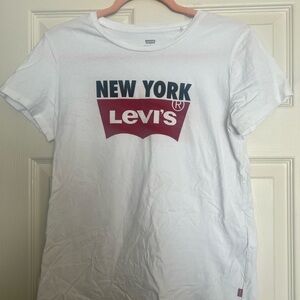Levi's White Graphic T-Shirt